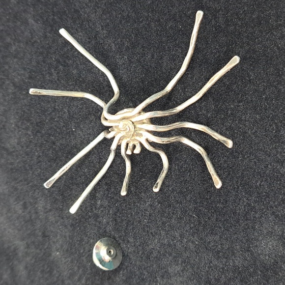 Silver Spider Pin - Picture 5 of 12